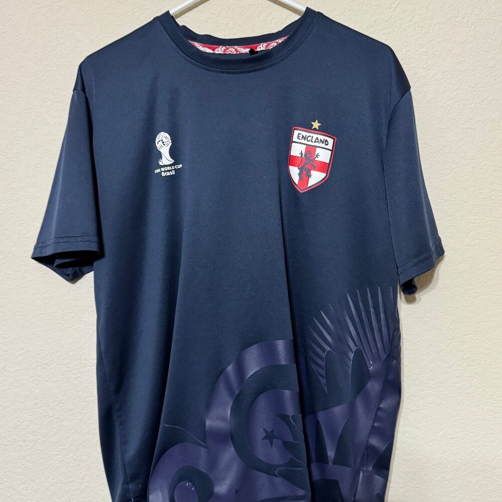 England 2014 Performance Shirt Size LARGE FIFA World Cup Brazil Crest Official